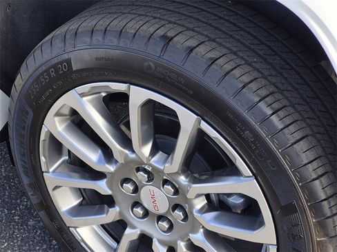 Certified 2023 GMC Acadia Denali w/ Denali Technology Package image 7