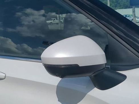 Used 2024 Mitsubishi Outlander SE image 12