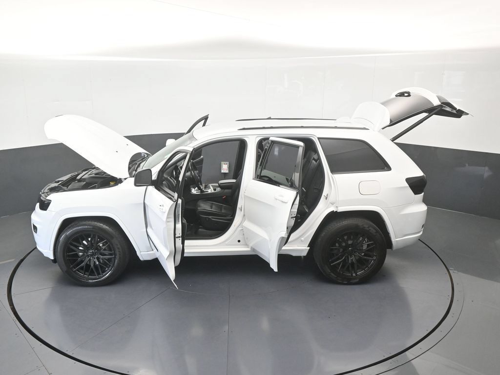 Used 2018 Jeep Grand Cherokee Altitude RWD image 63