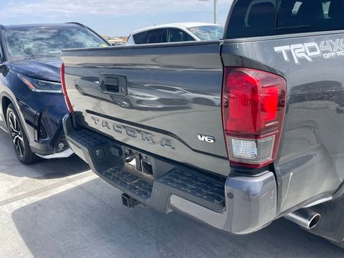 Used 2019 Toyota Tacoma TRD Off-Road AWD/4WD image 4