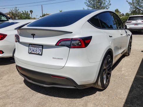 Used 2024 Tesla Model Y Performance AWD/4WD image 11