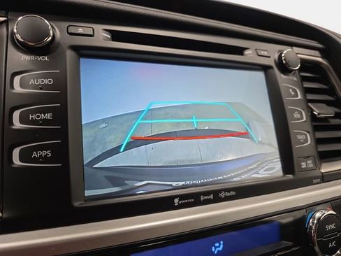 Used 2018 Toyota Highlander XLE AWD/4WD image 22