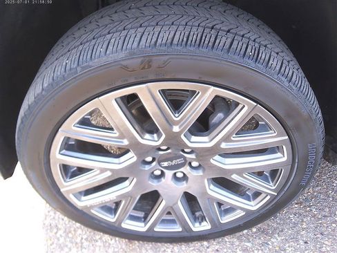 Used 2025 GMC Yukon XL Denali Ultimate AWD/4WD image 32