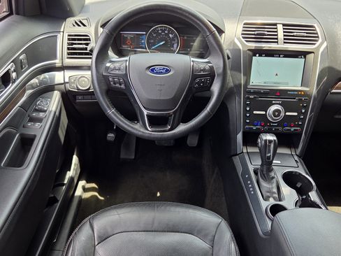Used 2018 Ford Explorer Limited FWD image 11