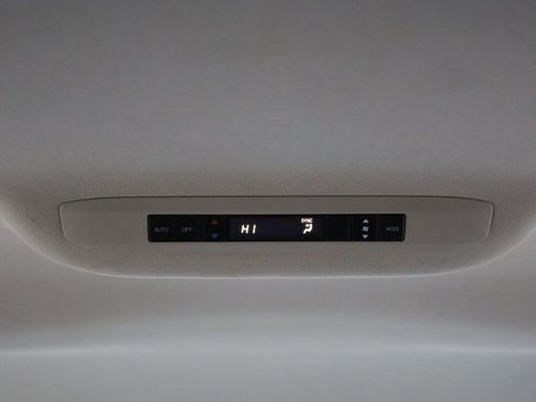 Used 2021 Toyota Sienna LE image 29