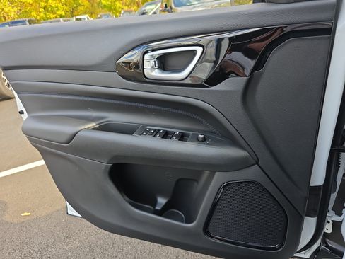 New 2026 Jeep Compass Latitude image 13