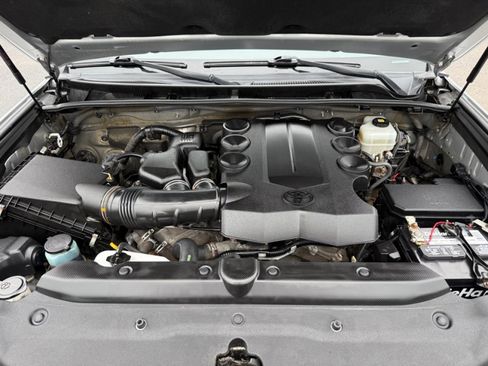 Used 2018 Toyota 4Runner SR5 image 38