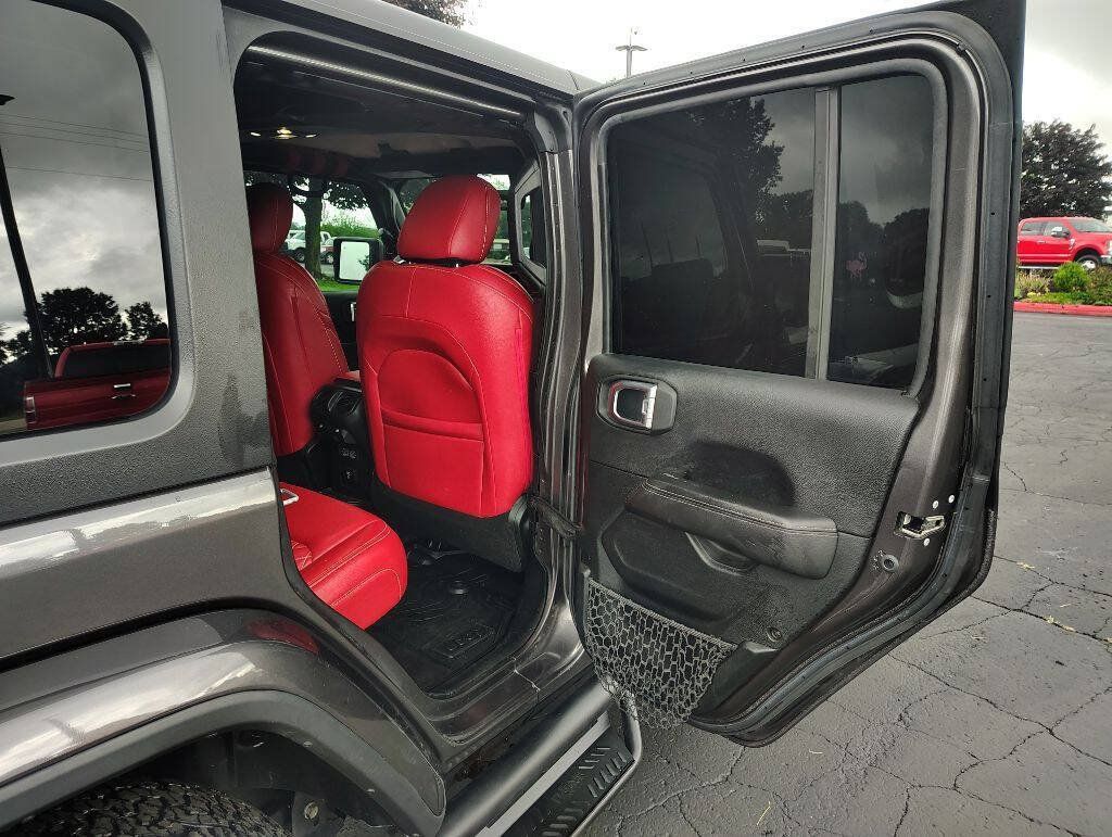 Used 2021 Jeep Wrangler Unlimited Sahara AWD/4WD image 17