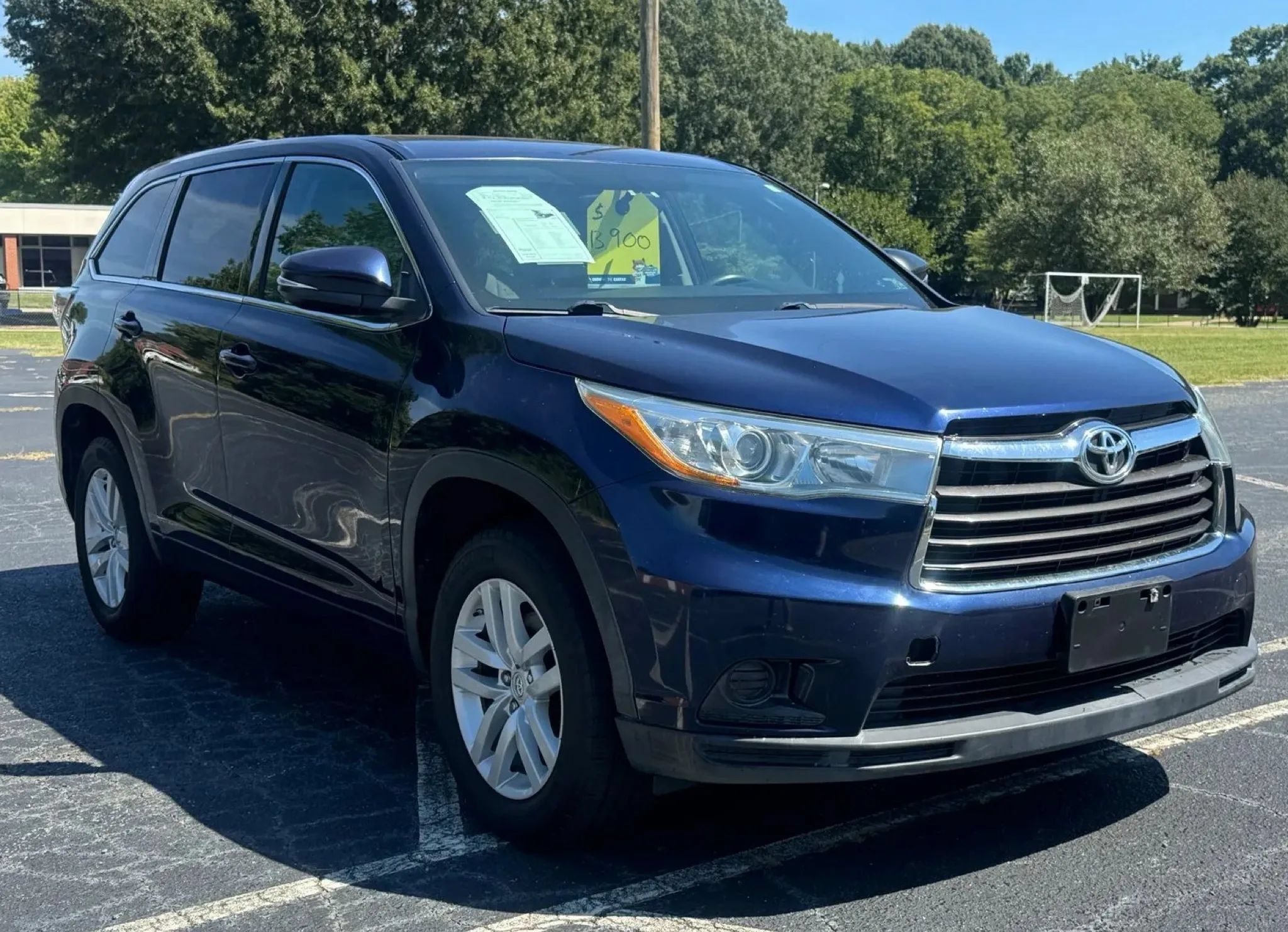 Used 2015 Toyota Highlander LE FWD image 29
