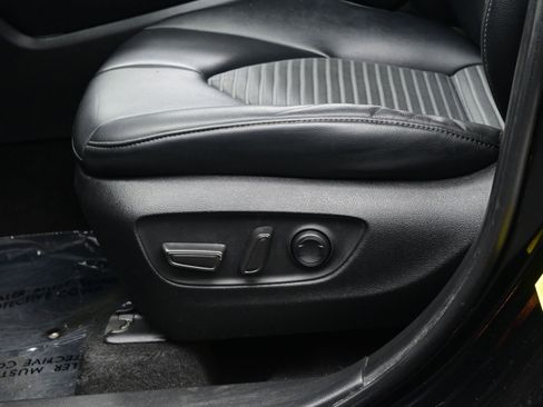 Used 2023 Toyota Highlander XSE FWD image 11