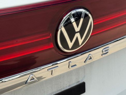 Used 2024 Volkswagen Atlas SE FWD image 11