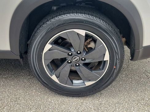 Used 2025 Nissan Rogue SV FWD image 5