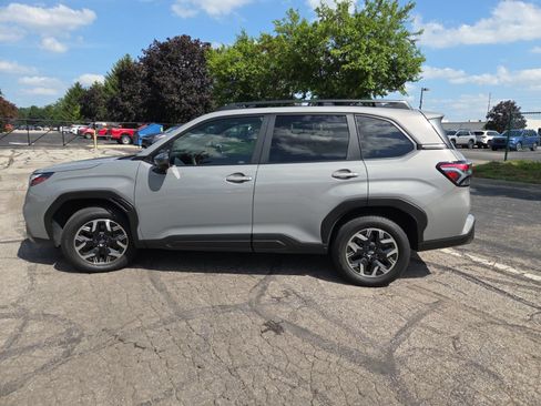 Certified 2025 Subaru Forester Premium AWD/4WD image 12