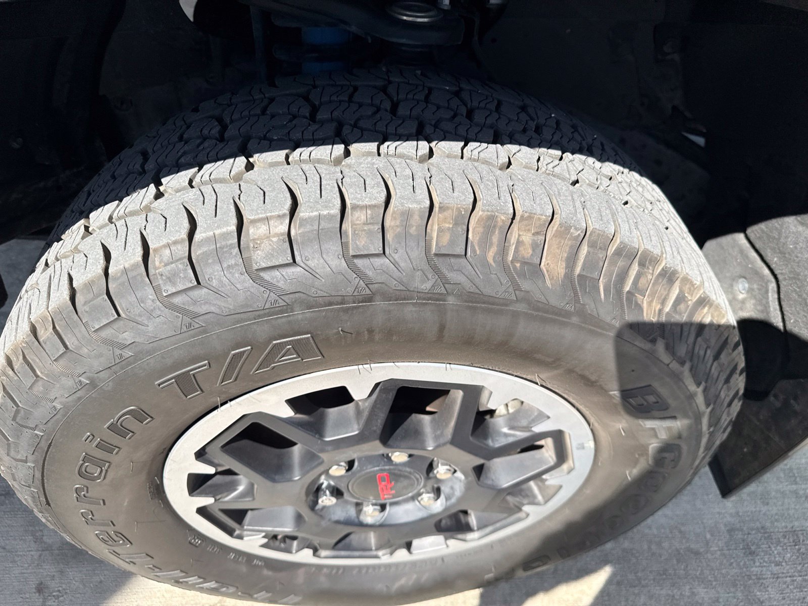 Used 2024 Toyota Tacoma TRD Off-Road w/ TRD Off Road Upgrade Package AWD/4WD image 3