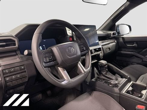 Used 2025 Toyota Tacoma TRD Off-Road AWD/4WD image 9