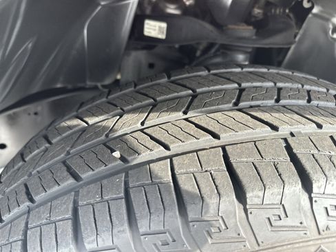 Used 2023 Nissan Frontier SV w/ SV Convenience Package image 12