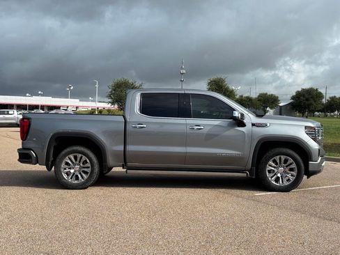 Used 2023 GMC Sierra 1500 Denali w/ Technology Package AWD/4WD image 5