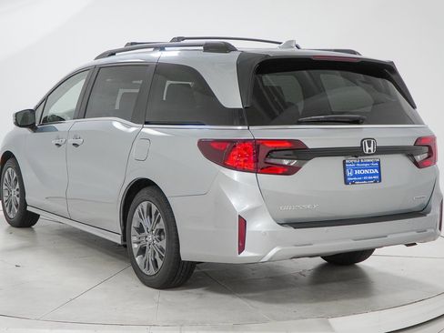 New 2026 Honda Odyssey Touring image 7
