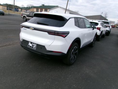 New 2026 Chevrolet Equinox EV LT image 12