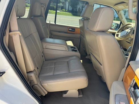 Used 2007 Lincoln Navigator Luxury 4dr SUV image 18