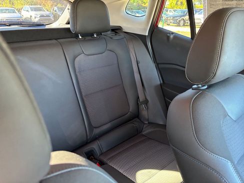 Used 2025 Chevrolet Trax LT image 37