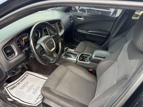 Used 2017 Dodge Charger SE RWD image 12