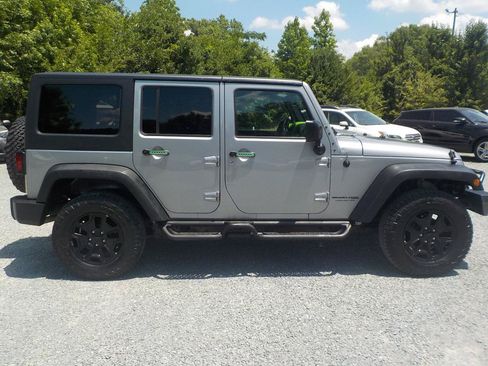 Used 2018 Jeep Wrangler Unlimited Sport AWD/4WD image 6