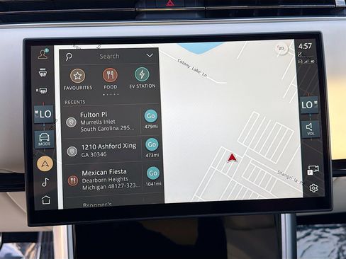 Used 2025 Land Rover Range Rover SE image 34