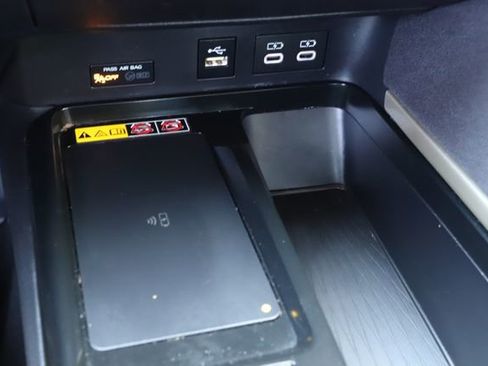 Used 2025 Toyota Camry LE FWD image 28