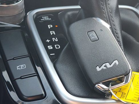 Certified 2025 Kia Seltos S image 23