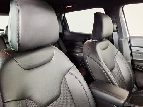 Used 2025 Jeep Compass Latitude w/ Altitude Special Edition image 10