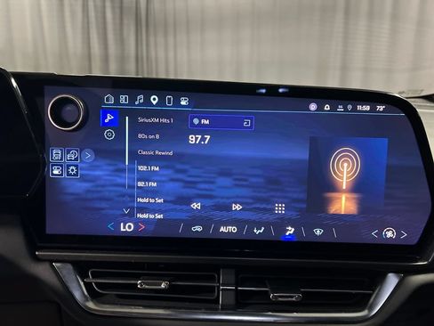 Used 2025 Chevrolet Equinox EV LT FWD image 16