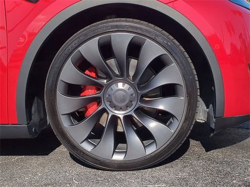 Used 2022 Tesla Model Y Performance image 11