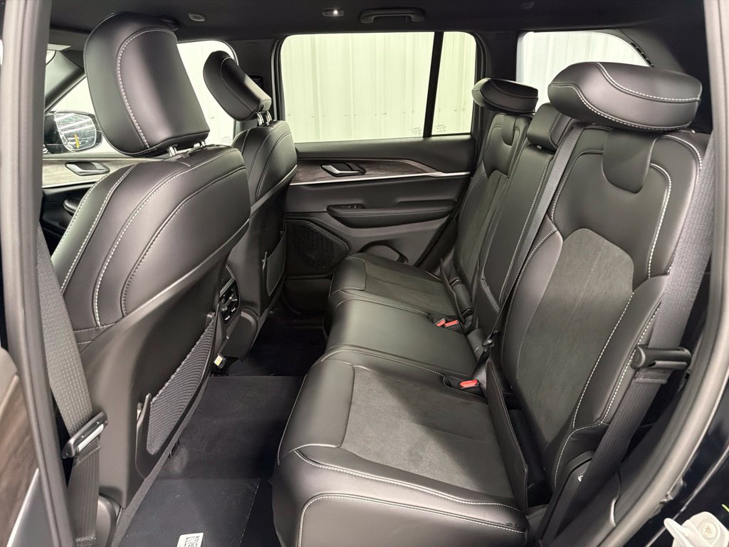 New 2027 Jeep Grand Cherokee Altitude RWD image 10