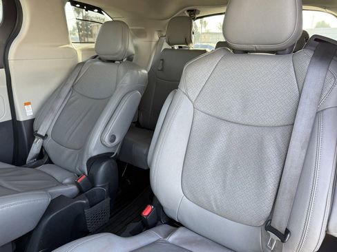 Certified 2024 Toyota Sienna Limited image 33
