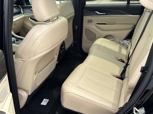 New 2026 Jeep Grand Cherokee Limited AWD/4WD image 9