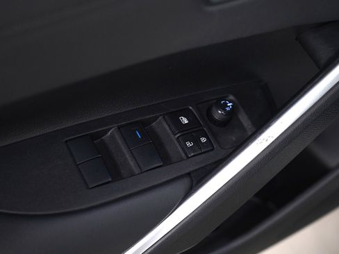 Used 2022 Toyota Corolla Cross XLE image 20