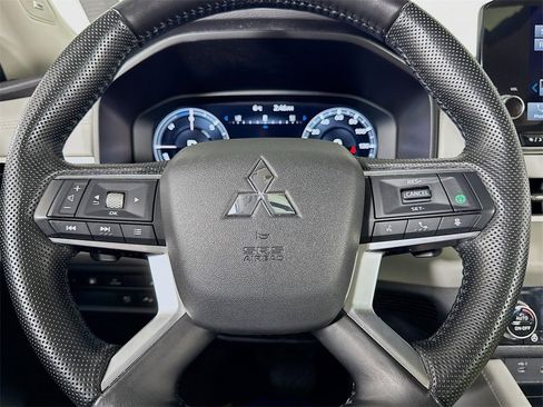 Used 2024 Mitsubishi Outlander SEL image 45