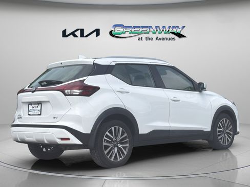 Used 2022 Nissan Kicks SV FWD image 12