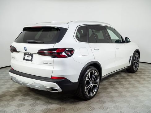 Used 2025 BMW X5 xDrive50e w/ Parking Assistance Package AWD/4WD image 26