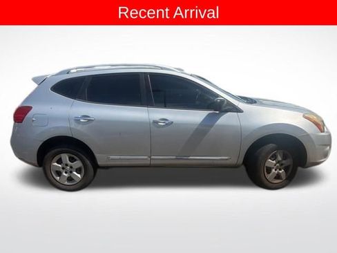 Used 2015 Nissan Rogue S w/ Convenience Package FWD image 2