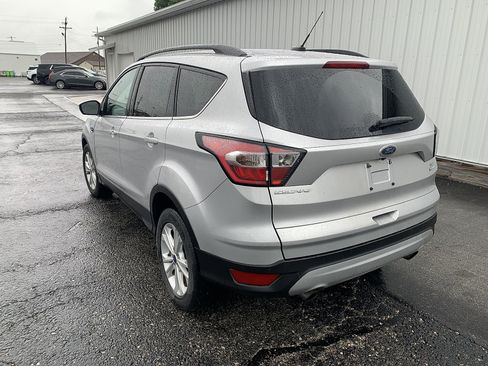 Used 2017 Ford Escape SE w/ Equipment Group 201A FWD image 2