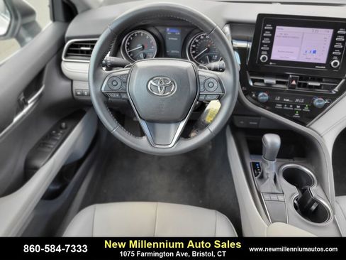 Used 2024 Toyota Camry SE image 13