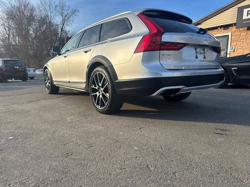 Used 2017 Volvo V90 T6 Cross Country image 13