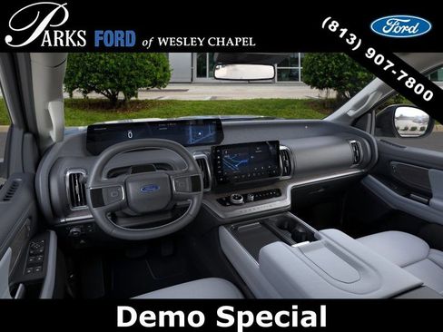 New 2026 Ford Expedition Max Platinum w/ Platinum Ultimate Package AWD/4WD image 9