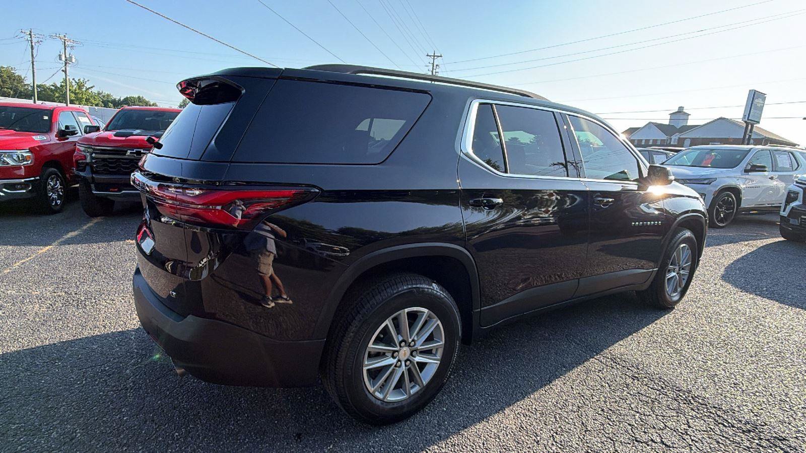 Used 2023 Chevrolet Traverse LT FWD image 8