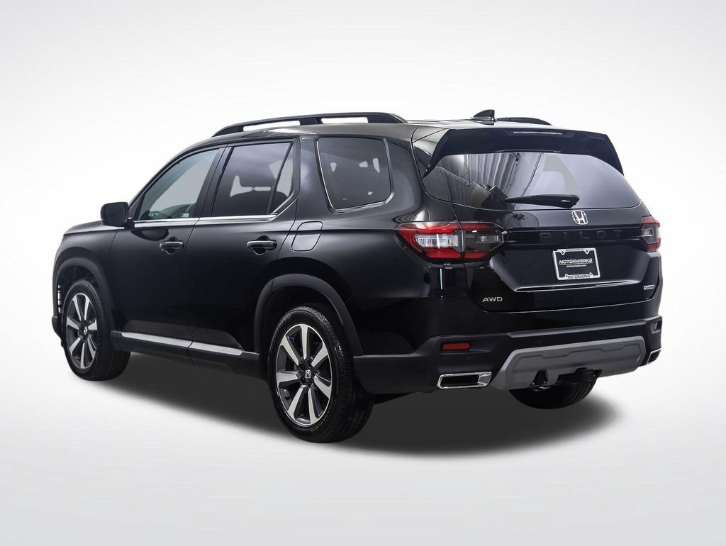 Used 2023 Honda Pilot Touring image 3
