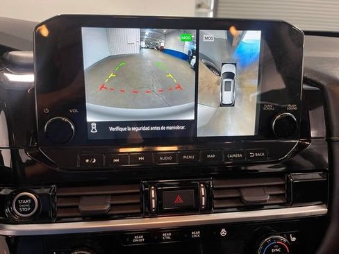 Used 2022 Nissan Pathfinder SL AWD/4WD image 28