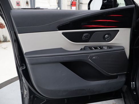 Used 2024 Lincoln Nautilus Reserve w/ Equipment Group 202A image 13