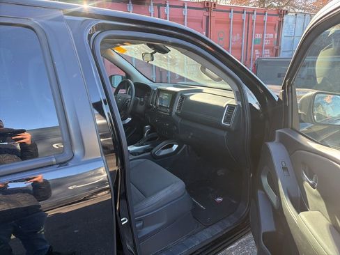 Used 2022 Nissan Frontier SV image 14